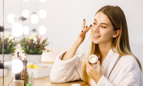 Rotina básica de skincare: limpeza, hidratação e proteção solar